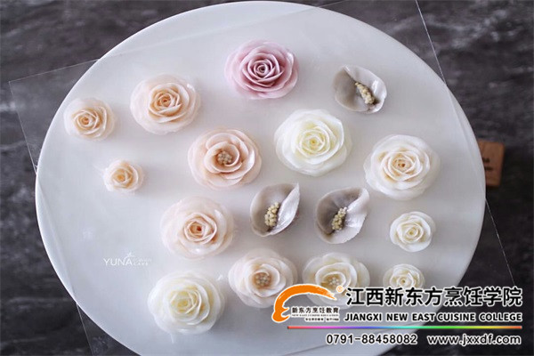 來<a href=http://www.8881133.com target=_blank class=infotextkey>江西新東方烹飪學(xué)院</a>學(xué)裱花非常好.jpg