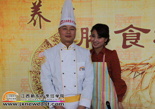 我院大師與《養(yǎng)生膳食坊》主持人合影