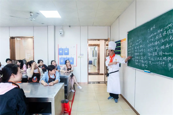 <a href=http://www.8881133.com target=_blank class=infotextkey>江西新東方烹飪學(xué)校</a>.jpg