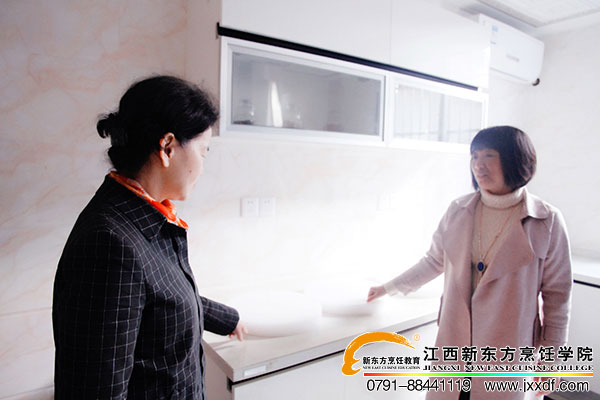 <a href=http://www.8881133.com target=_blank class=infotextkey>江西新東方烹飪學(xué)校</a>.jpg