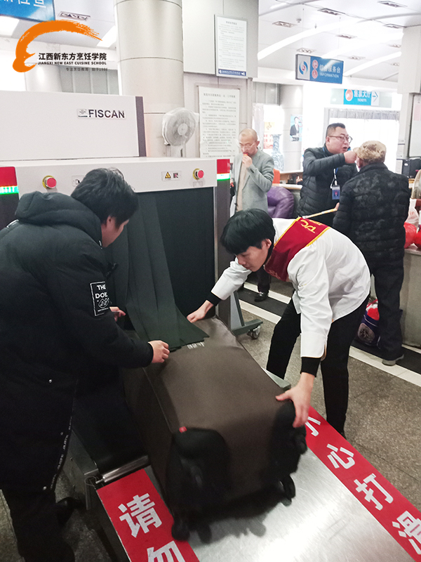 開展學(xué)雷鋒樹新風(fēng)的公益活動 (2).jpg