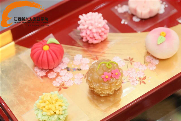 <a href=http://www.8881133.com target=_blank class=infotextkey>江西新東方烹飪學(xué)院</a>學(xué)員西點(diǎn)作品.jpg