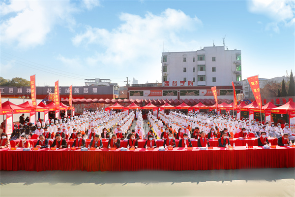 <a href=http://www.8881133.com target=_blank class=infotextkey>江西新東方烹飪學(xué)校</a>