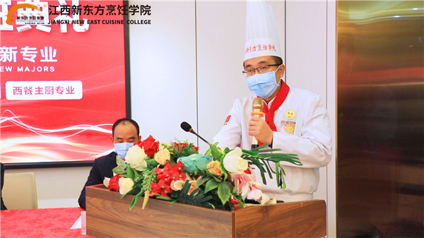 <a href=http://www.8881133.com target=_blank class=infotextkey>江西新東方烹飪學(xué)院</a>開班典禮.jpg