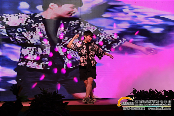 學生的妖嬈舞姿