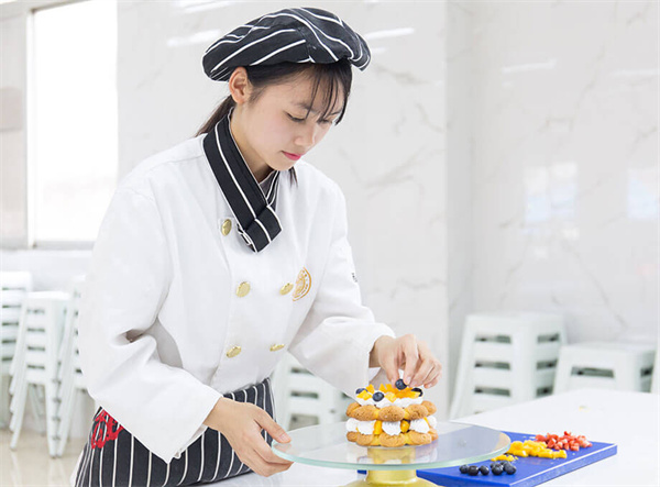 <a href=http://www.8881133.com target=_blank class=infotextkey>江西新東方烹飪學(xué)校</a>.jpg