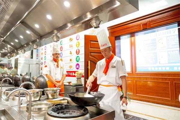 <a href=http://www.8881133.com target=_blank class=infotextkey>江西新東方烹飪學(xué)校</a>.jpg