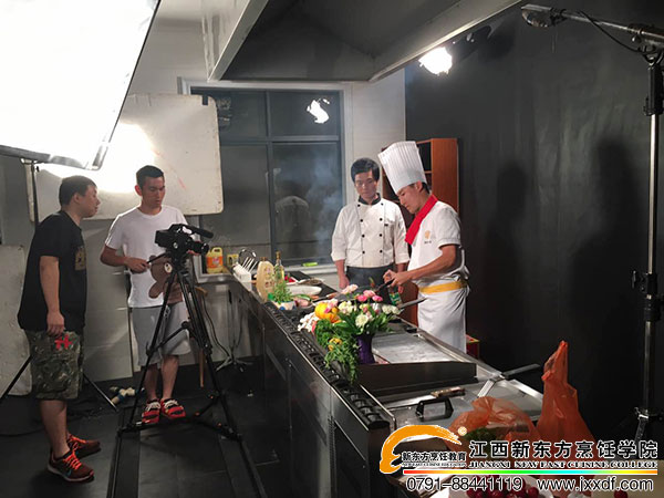 <a href=http://www.8881133.com target=_blank class=infotextkey>江西新東方烹飪學(xué)校</a>.jpg