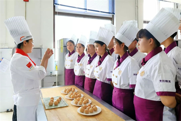 <a href=http://www.8881133.com target=_blank class=infotextkey>江西新東方烹飪學(xué)校</a>