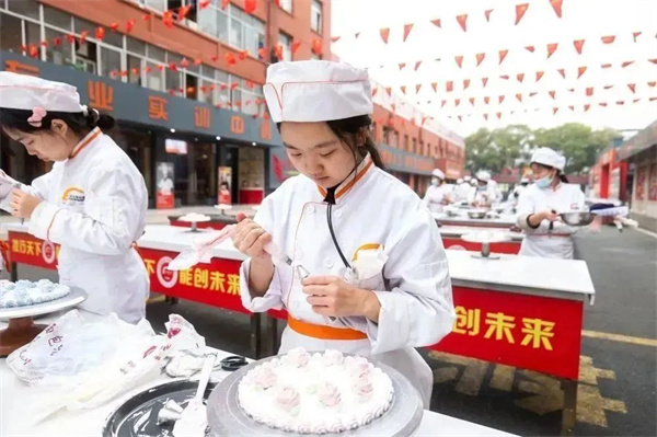 <a href=http://www.8881133.com target=_blank class=infotextkey>江西新東方烹飪學(xué)校</a>.jpg