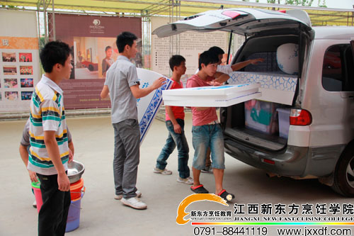 江西新東方學子準備新東方杯烹飪大賽物料