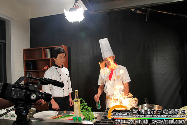 <a href=http://www.8881133.com target=_blank class=infotextkey>江西新東方烹飪學(xué)校</a>.jpg