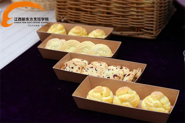 <a href=http://www.8881133.com target=_blank class=infotextkey>江西新東方烹飪學院</a>西點作品.jpg