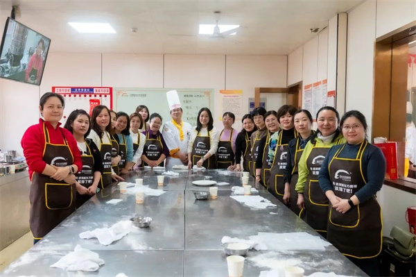 <a href=http://www.8881133.com target=_blank class=infotextkey>江西新東方烹飪學(xué)校</a>女神節(jié)活動(dòng).jpg