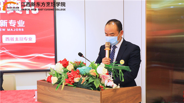 <a href=http://www.8881133.com target=_blank class=infotextkey>江西新東方烹飪學(xué)院</a>開班典禮.jpg