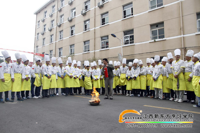 ������ȫ�oС����������δȻ����(chu��ng)��ƽ��У�@