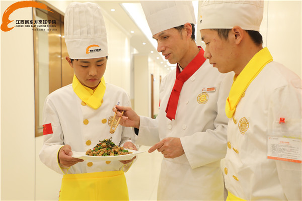 <a href=http://www.8881133.com target=_blank class=infotextkey>江西新東方烹飪學院</a>學廚師.jpg