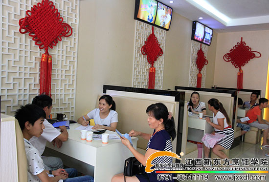 <a href=http://www.8881133.com target=_blank class=infotextkey>江西新東方烹飪學校</a>.jpg