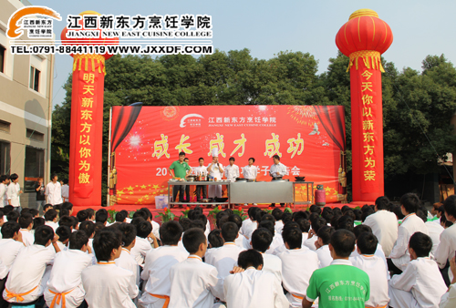 <a href=http://www.8881133.com target=_blank class=infotextkey>江西新東方烹飪學(xué)院</a>學(xué)子張鵬輝秀廚藝~副本.jpg