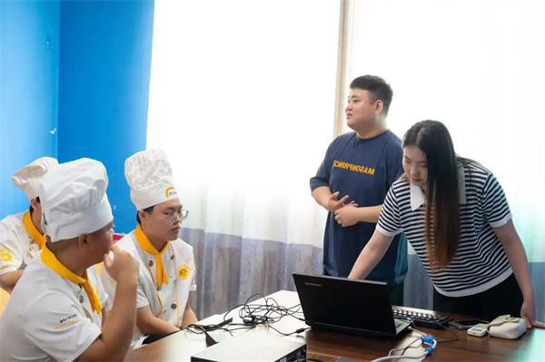 <a href=http://www.8881133.com target=_blank class=infotextkey>江西新東方烹飪學(xué)校</a>.jpg