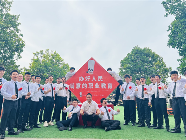 <a href=http://www.8881133.com target=_blank class=infotextkey><a href=http://www.8881133.com target=_blank class=infotextkey>江西新東方烹飪學(xué)校</a></a>.jpg