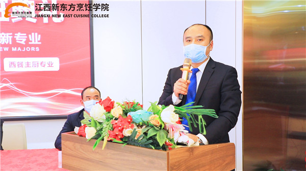 <a href=http://www.8881133.com target=_blank class=infotextkey>江西新東方烹飪學(xué)院</a>開班典禮.jpg