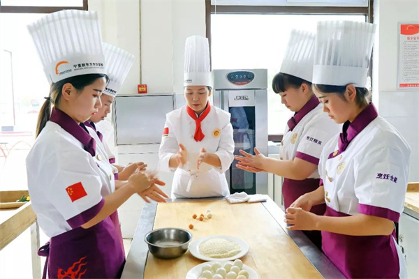 <a href=http://www.8881133.com target=_blank class=infotextkey>江西新東方烹飪學(xué)校</a>