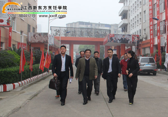 �ϲ�������ʿ���I(y��)������Ӗ(x��n)�I(l��ng)��(d��o)С�Mһ����<a href=http://www.8881133.com target=_blank class=infotextkey>�����|����W(xu��)Ժ</a>��Ժ�L(zh��ng)����ͬ���^<a href=http://www.8881133.com target=_blank class=infotextkey>�����|����W(xu��)Ժ</a>.jpg