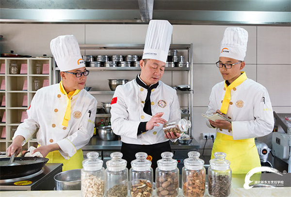 <a href=http://www.8881133.com target=_blank class=infotextkey>江西新東方烹飪學校</a>.jpg