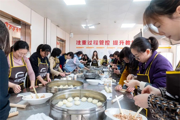 <a href=http://www.8881133.com target=_blank class=infotextkey>江西新東方烹飪學(xué)校</a>女神節(jié)活動(dòng).jpg