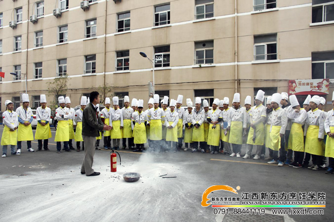 ������ȫ�oС�£�������δȻ����(chu��ng)��ƽ��У�@