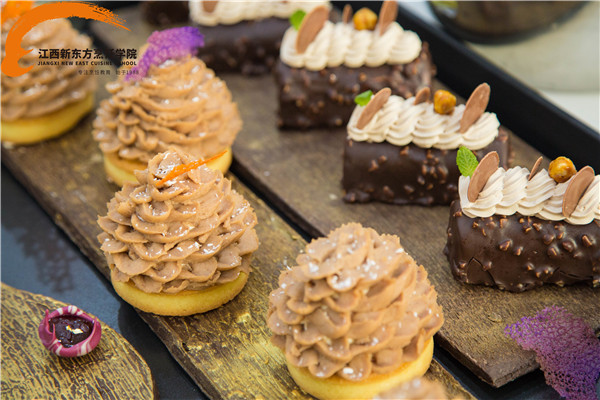 <a href=http://www.8881133.com target=_blank class=infotextkey>江西新東方烹飪學(xué)院</a>西點(diǎn)作品.jpg