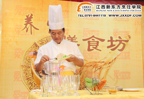 <a href=http://www.8881133.com target=_blank class=infotextkey>江西新東方烹飪學院</a>王梁生大師拍攝《養(yǎng)生膳食坊》1~副本.jpg