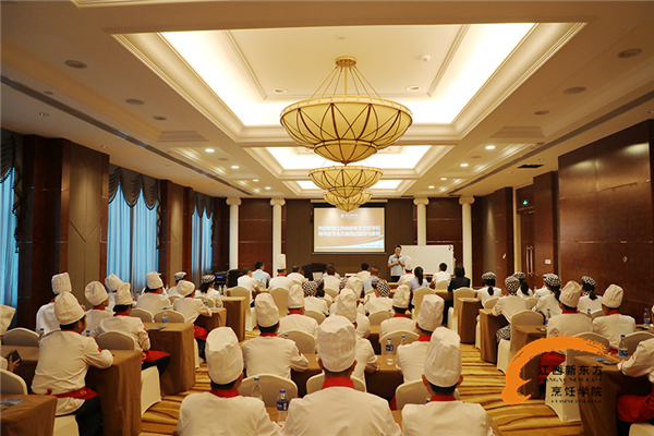 學(xué)子赴恒大酒店參觀學(xué)習(xí)