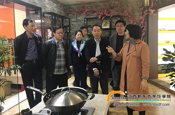 人社部領(lǐng)導(dǎo)蒞臨<a href=http://www.8881133.com target=_blank class=infotextkey><a href=http://www.8881133.com target=_blank class=infotextkey>江西新東方烹飪學(xué)院</a></a>調(diào)研