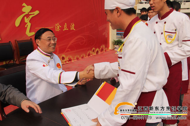 �|����WУͿ����