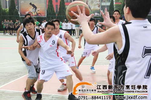 <a href=http://www.8881133.com target=_blank class=infotextkey>江西新東方烹飪學(xué)院</a>“新東方杯”精彩瞬間.jpg