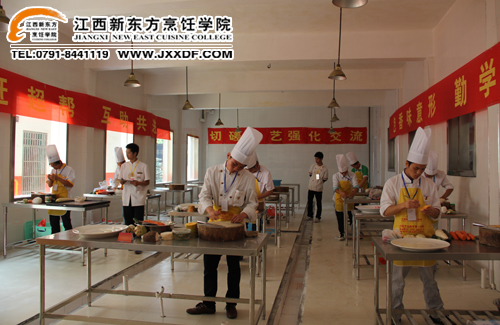 首屆“新東方杯”烹飪技能大賽江西賽區(qū)花色拼盤比賽現(xiàn)場