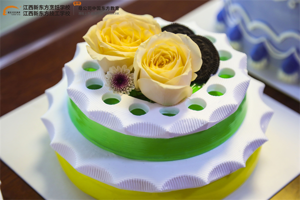 <a href=http://www.8881133.com target=_blank class=infotextkey>江西新東方烹飪學(xué)校</a>西點(diǎn)教師技能大比武.jpg