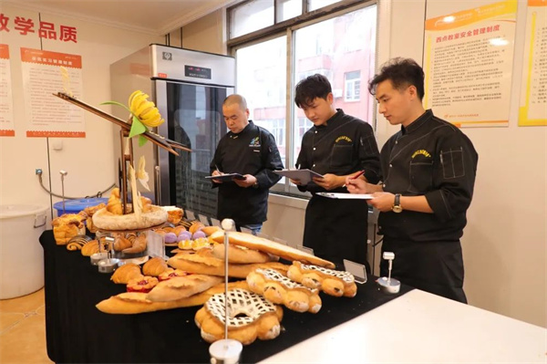 <a href=http://www.8881133.com target=_blank class=infotextkey>江西新東方烹飪學(xué)校</a>.jpg