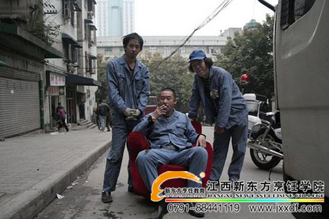 �ڡ������ʯ�^�������S��߀ֻ�ǰ���һ�������۵�С���