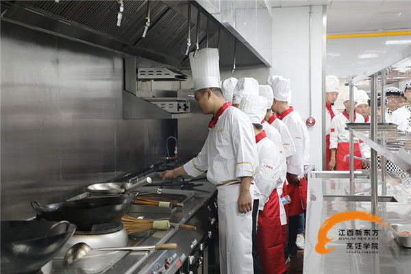 學(xué)子赴恒大酒店參觀學(xué)習(xí)