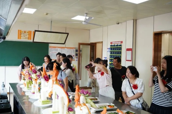 <a href=http://www.8881133.com target=_blank class=infotextkey>江西新東方烹飪學(xué)校</a>jpg