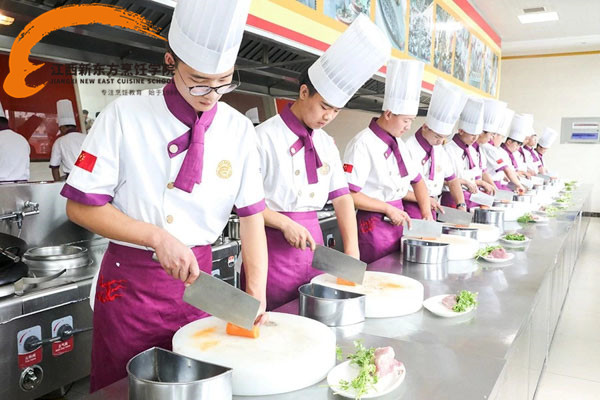 <a href=http://www.8881133.com target=_blank class=infotextkey>江西新東方烹飪學(xué)院</a>.jpg