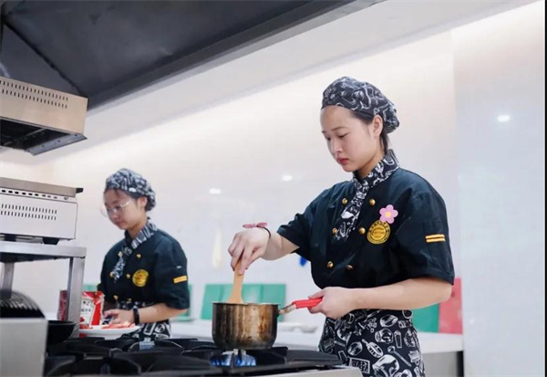 <a href=http://www.8881133.com target=_blank class=infotextkey>江西新東方烹飪學(xué)校</a>.jpg