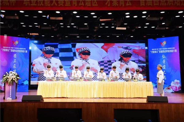 <a href=http://www.8881133.com target=_blank class=infotextkey>江西新東方烹飪學(xué)院</a>出席南昌市第六屆“洪城杯”職業(yè)技能大賽.jpg