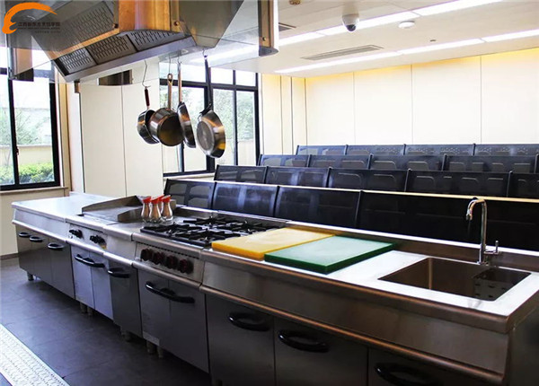 <a href=http://www.8881133.com target=_blank class=infotextkey>江西新東方烹飪學(xué)院</a>器材設(shè)備.jpg