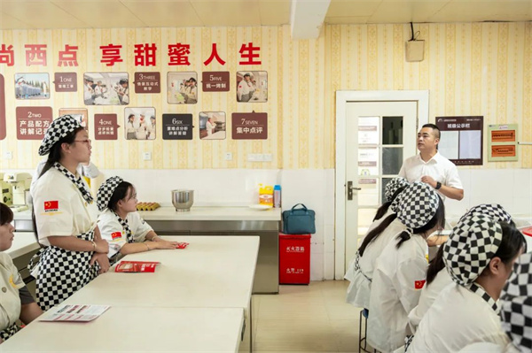 <a href=http://www.8881133.com target=_blank class=infotextkey>江西新東方烹飪學(xué)校</a>.jpg