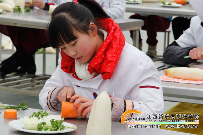 <a href=http://www.8881133.com target=_blank class=infotextkey>江西新東方烹飪學(xué)院</a>雕花