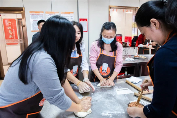 <a href=http://www.8881133.com target=_blank class=infotextkey>江西新東方烹飪學(xué)校</a>.jpg